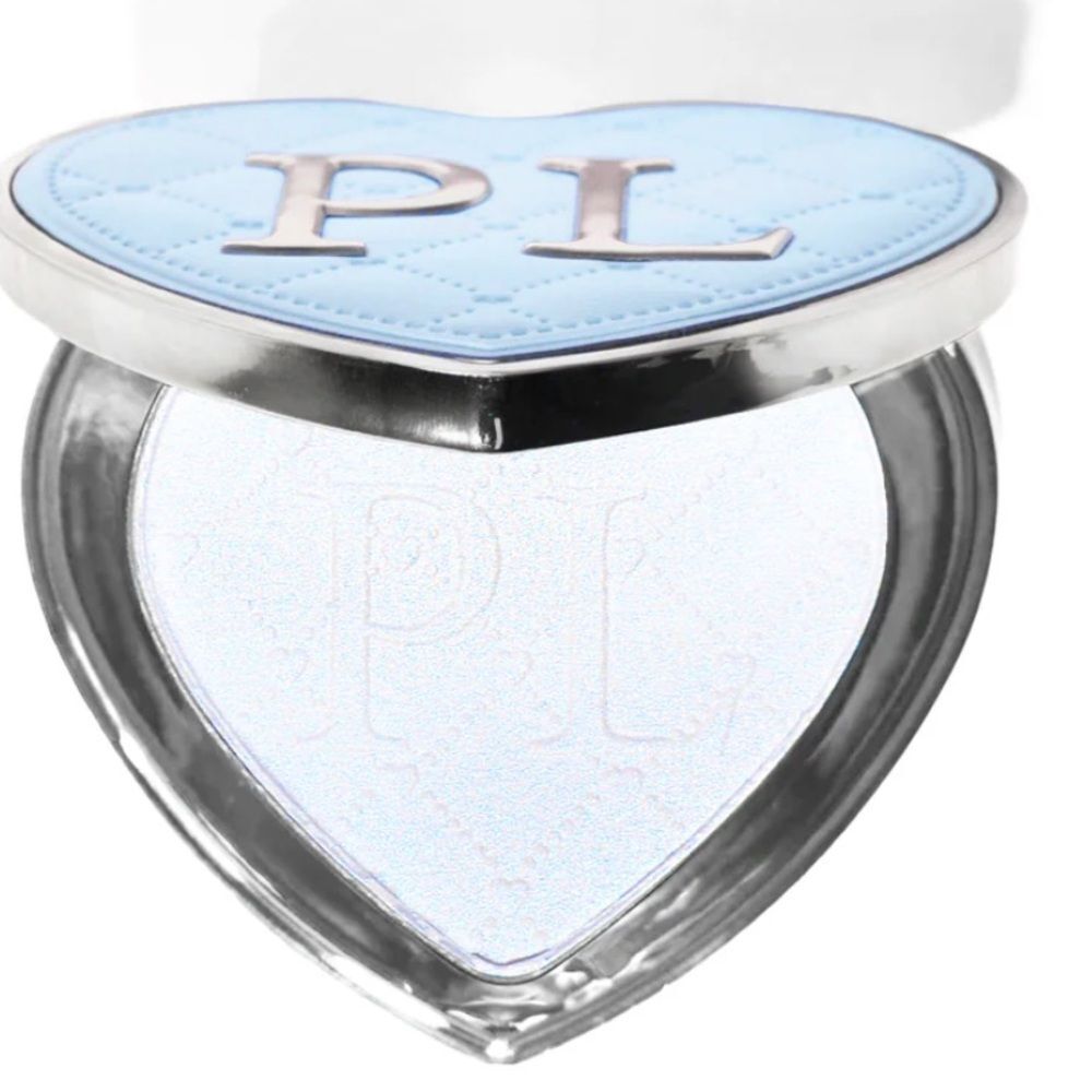 🌻 P. LOUISE "FROSTY FANTASY"
Highlighter In Heart Shaped Compact New FullSz